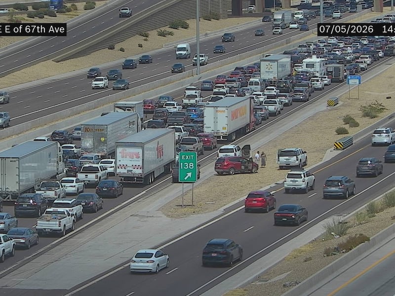 Heavy traffic and stopped vehicles on eastbound I‑10 after a reported multi‑vehicle crash that closed lanes, causing major backups.